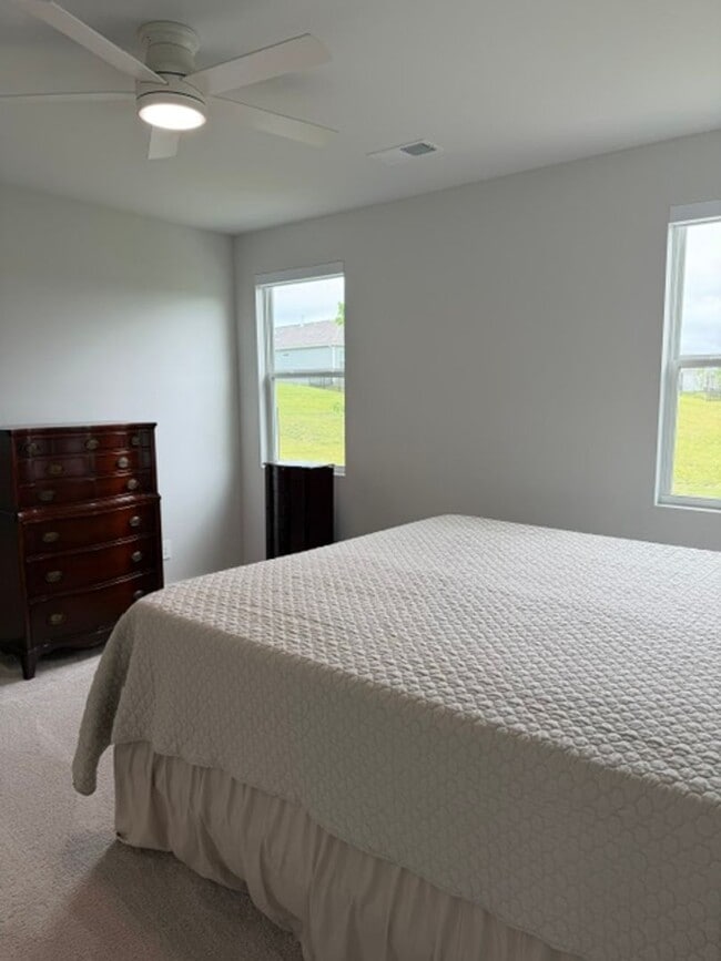 Building Photo - For Lease!! Available in June.  Experience comfortable, low-maintenance living in one of Gallatin...