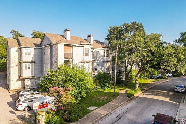 Building Photo - 3111 Tom Green St
