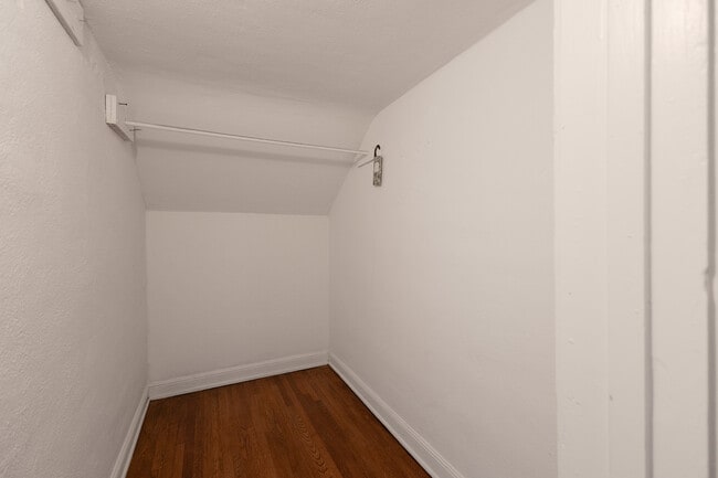 Building Photo - 650 Maltman Ave