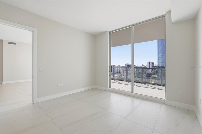 Building Photo - 275 1st Ave S