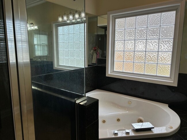 Building Photo - 3 or 4 Bedroom / 2 Bath Home   Kingsport TN