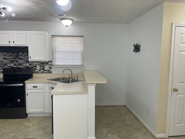 Building Photo - 4781 Cullen Rd