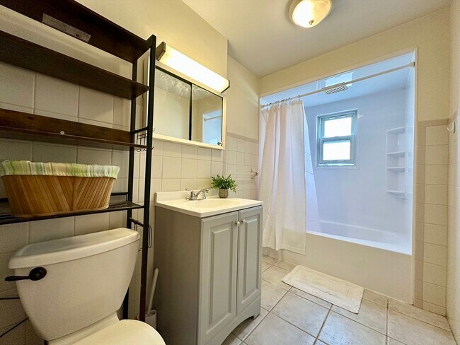 Building Photo - 58 Franklin St