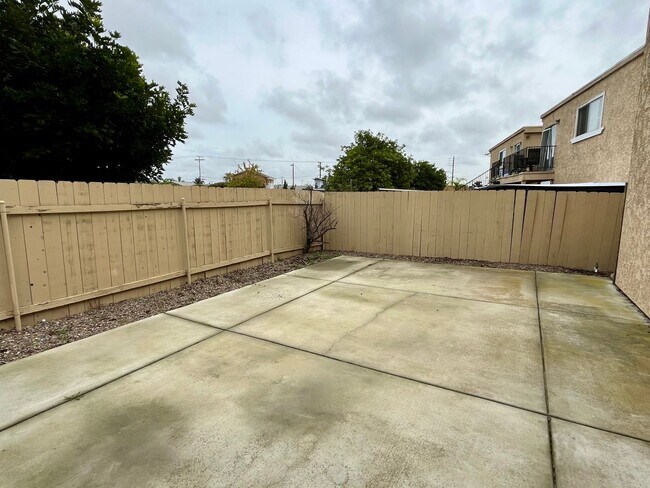 Building Photo - 6060 Mt Aguilar Dr