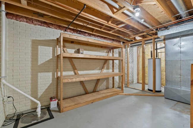 Building Photo - 4690 Lindbergh Dr