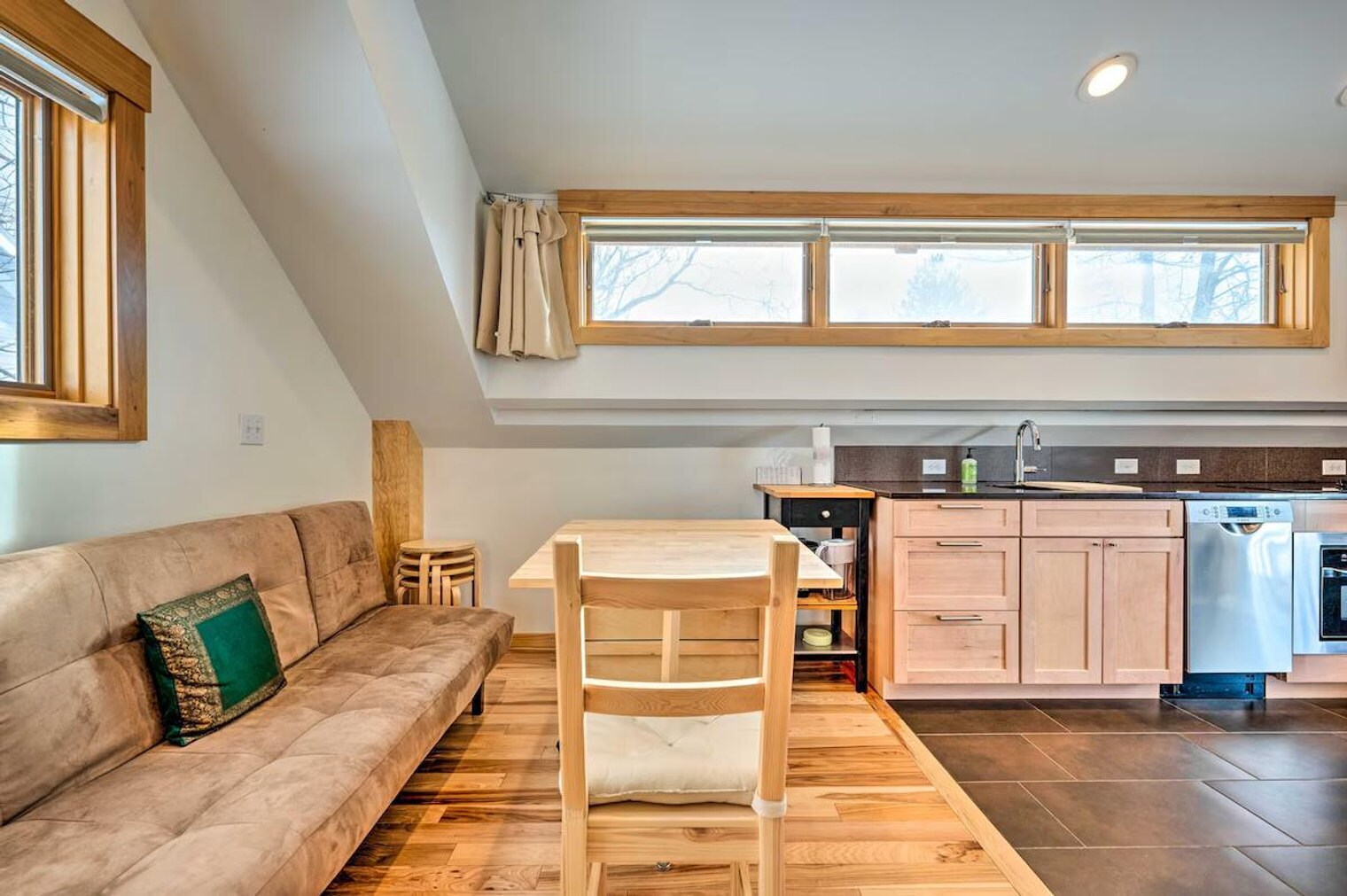 Building Photo - 2329 Pine St