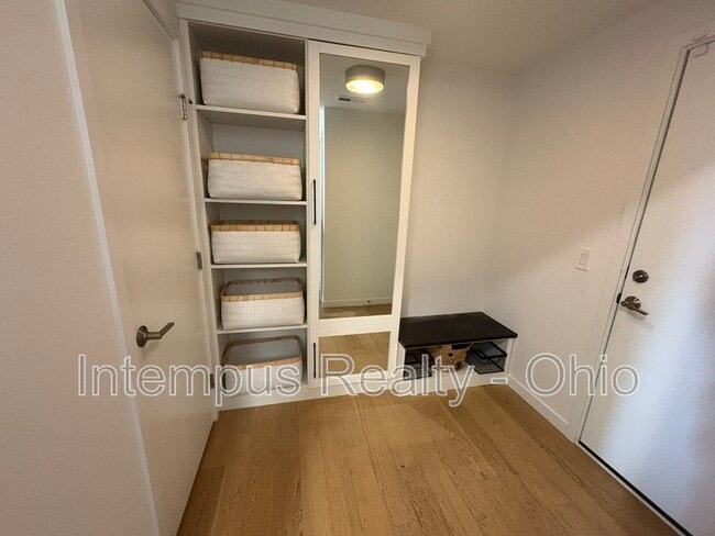 Building Photo - 2430 Richmond Rd