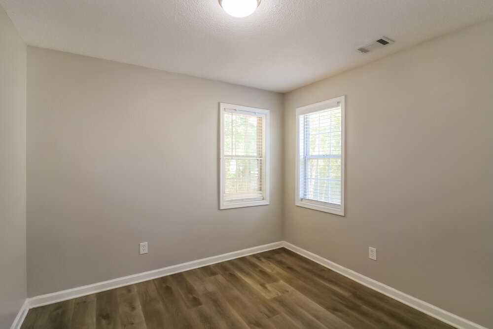 Building Photo - 915 Castlerock Way
