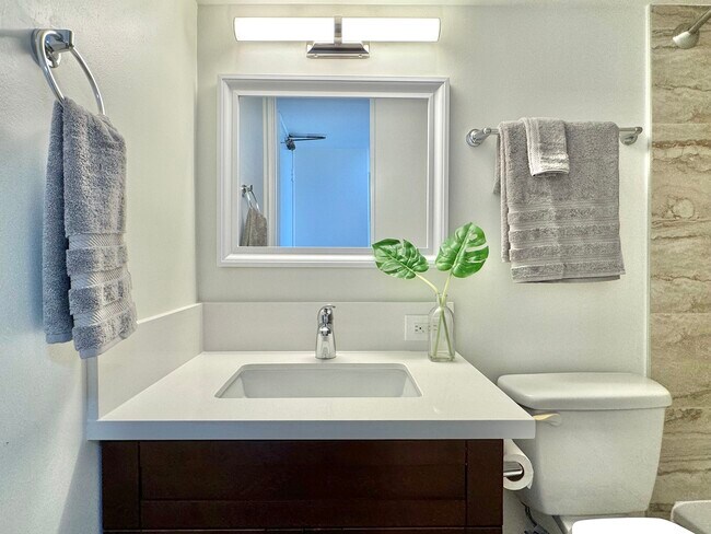 Building Photo - 445 Seaside Ave