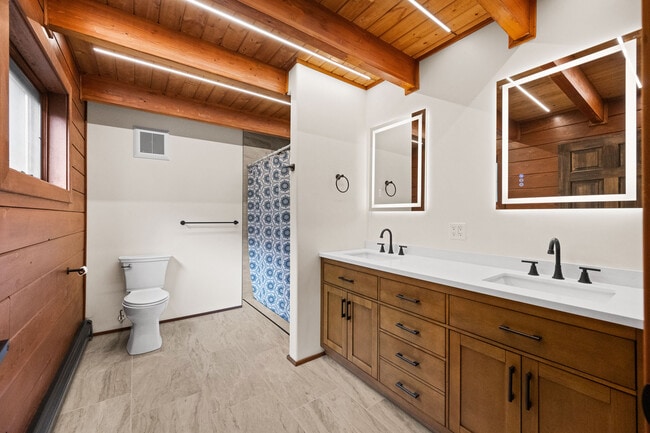 Building Photo - 726 Goldfinch Rd