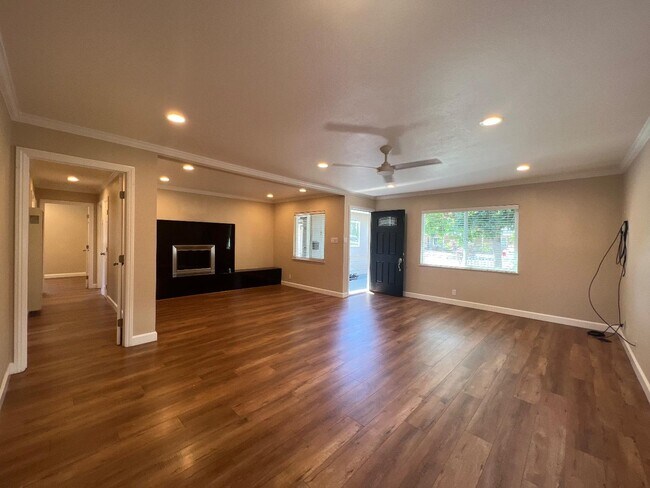 Primary Photo - 3095 Calzar Dr