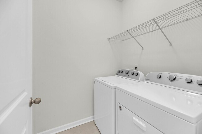 Building Photo - 544 McLernon Trce