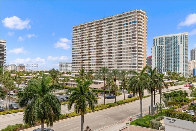 Building Photo - 2030 S Ocean Dr