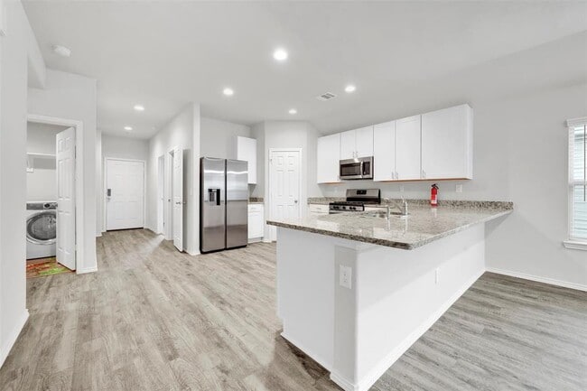 Building Photo - 4351 Stuebner Hl Dr