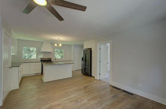 Building Photo - 985 Frontier Trail SW