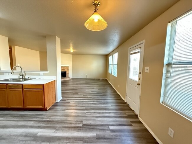 Building Photo - 3625 Clydesdale Dr