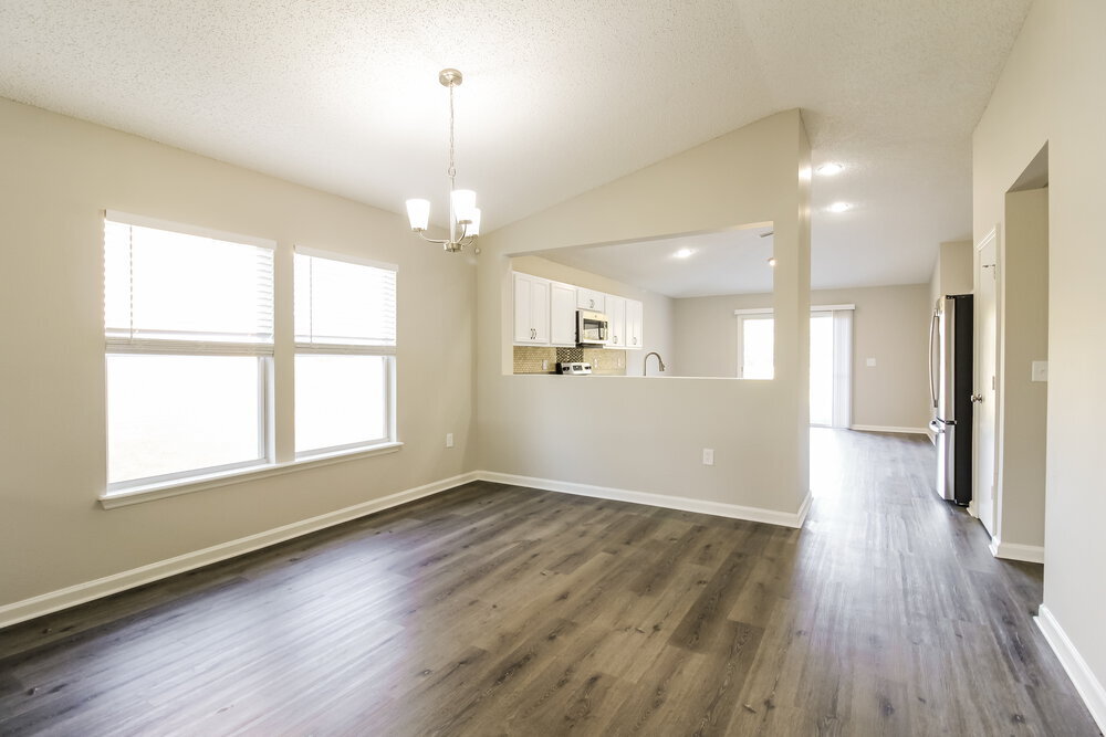Building Photo - 76205 Deerwood Dr