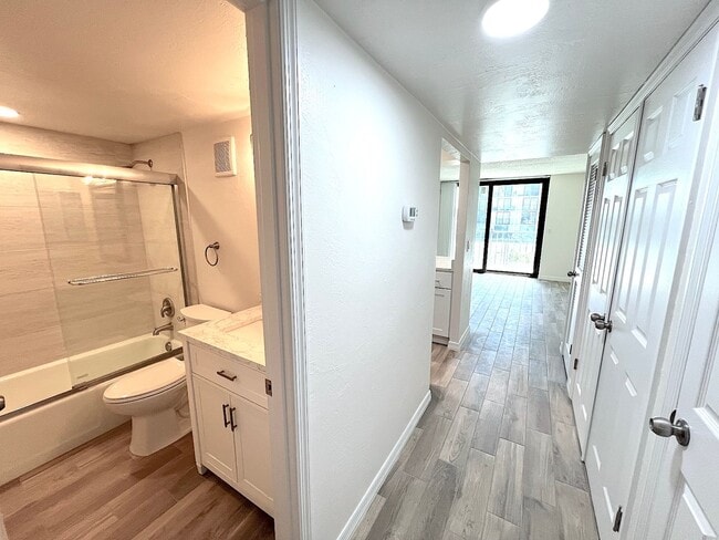 Building Photo - Updated 1 Bed 1 Bath Condo Across A1A from...