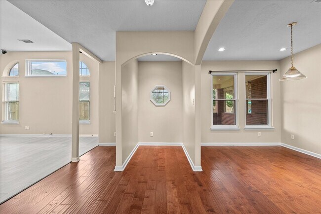 Building Photo - 2758 Laguna Pointe Dr