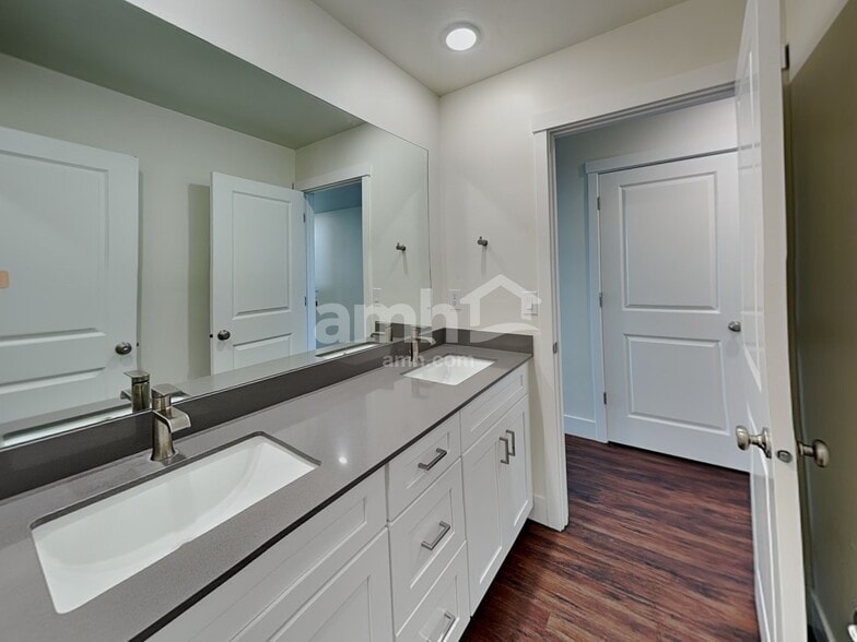 Building Photo - 9357 W Clancy St