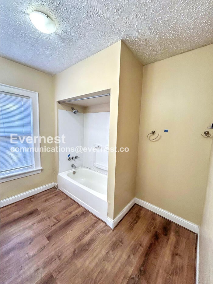 Building Photo - 988 Brunswick Rd