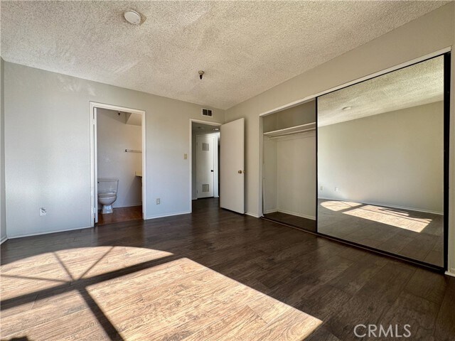 Building Photo - 987 E Del Mar Blvd