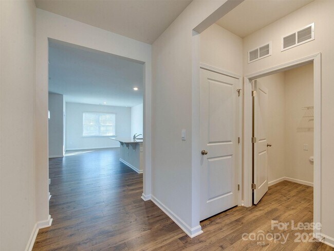 Building Photo - 3721 Stanley Crk Dr