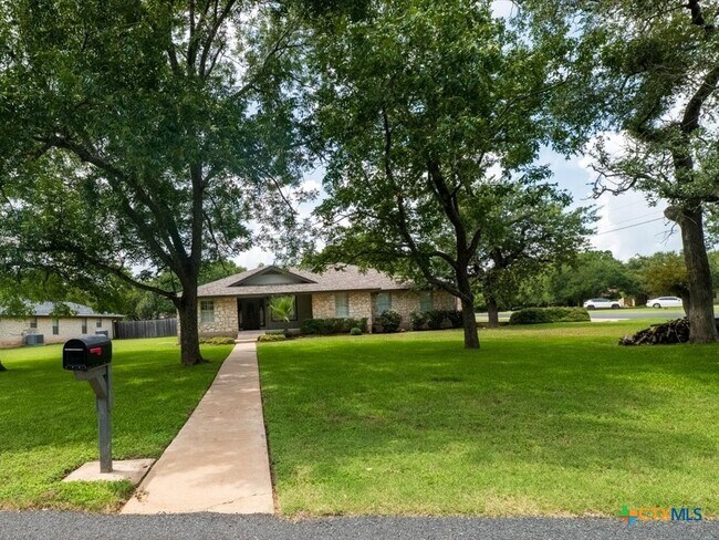 Building Photo - 300 Las Plumas Dr