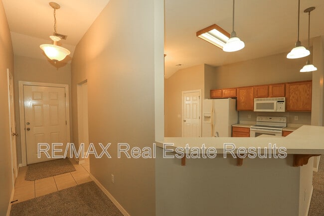 Building Photo - 1202 SW Cabriolet St