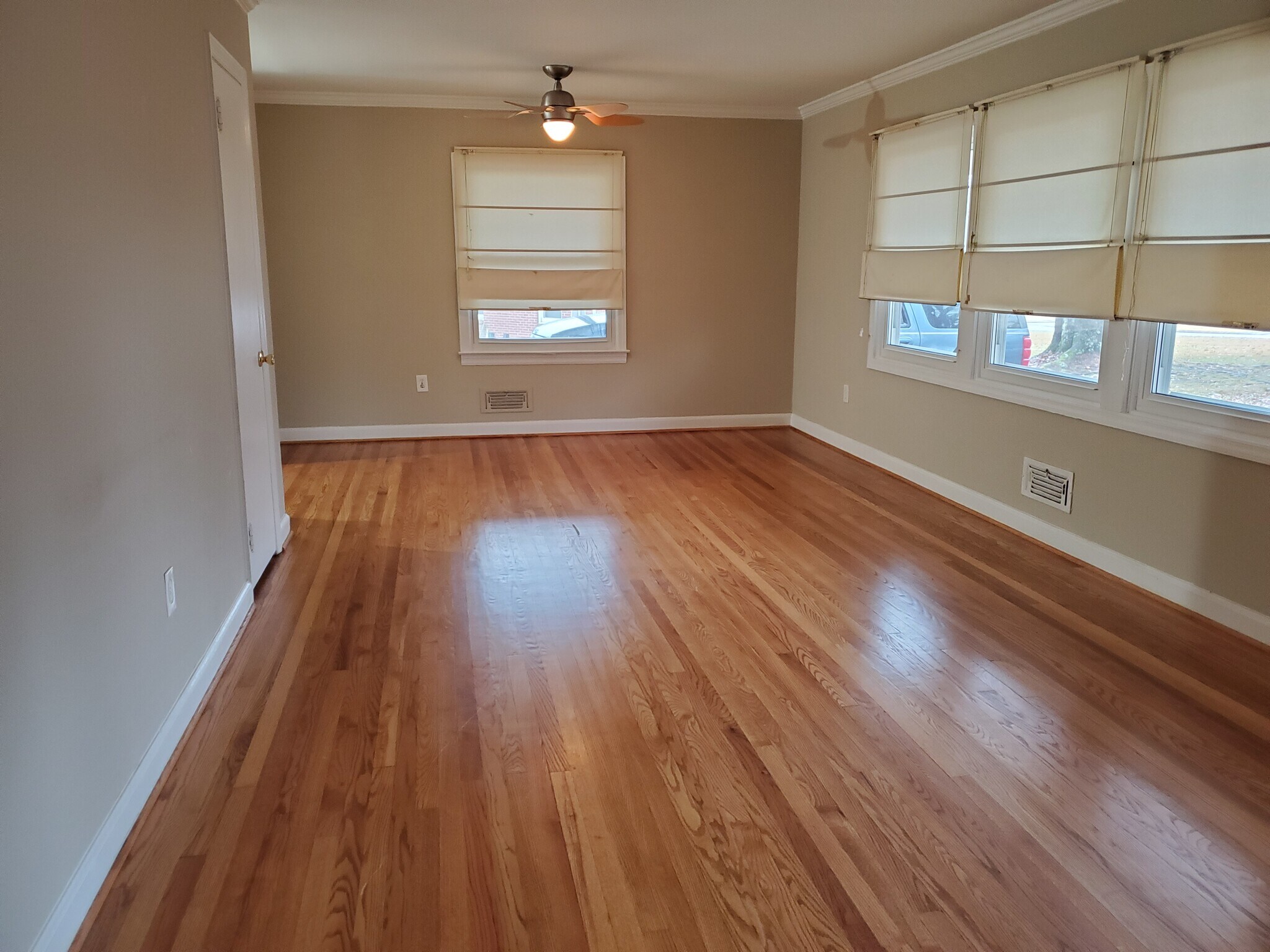Living Room - 1225 Southerlund Rd