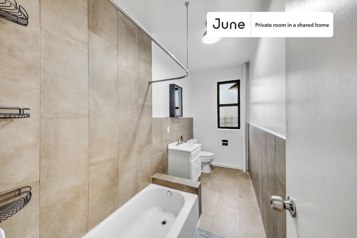 Building Photo - Room in Shared 3 bed/1 bath home