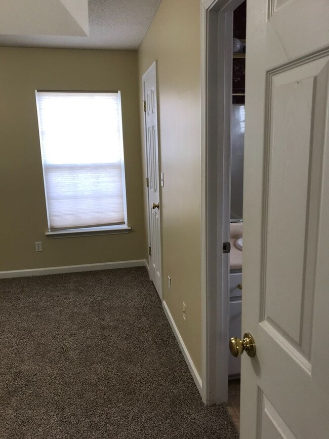 Building Photo - Newly Updated in Boiling Springs