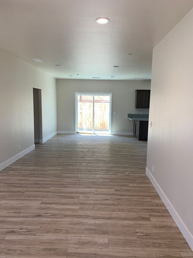 Building Photo - Newer Home for rent