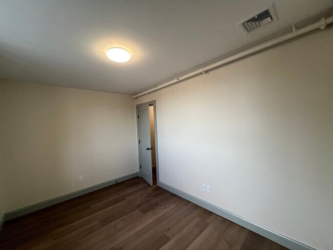 Building Photo - 160 Seabury St