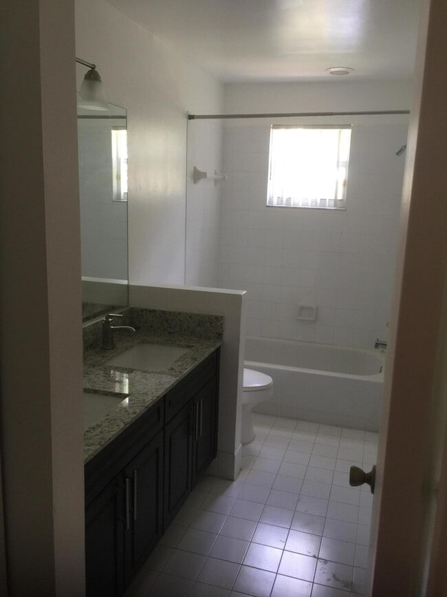 Building Photo - 401 SW 120th Ave