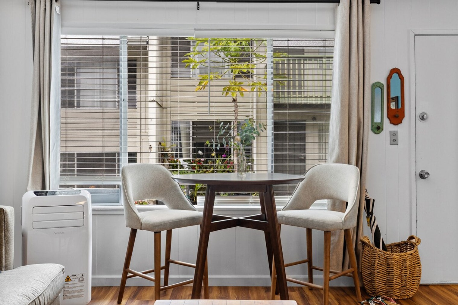 Building Photo - 485 Waianuenue Ave