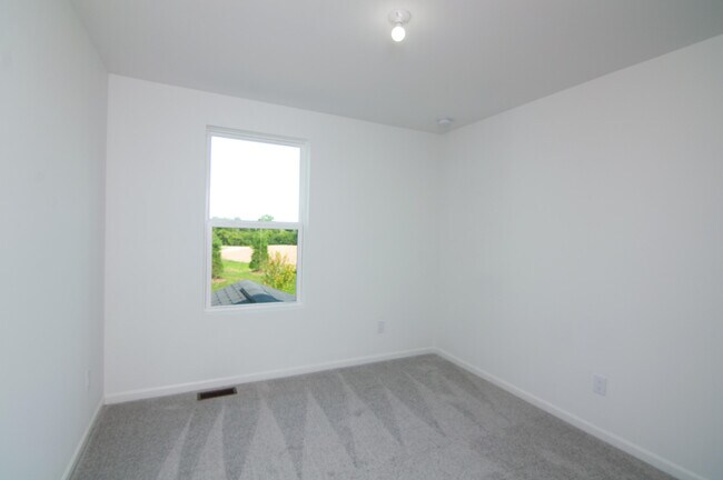 Building Photo - 5559 E Spaniel Dr