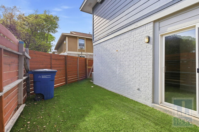 Building Photo - 1308 Southport Dr