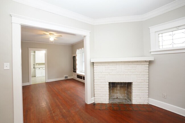 Building Photo - 2-Bedroom Lakewood Gem in the Heart of the...