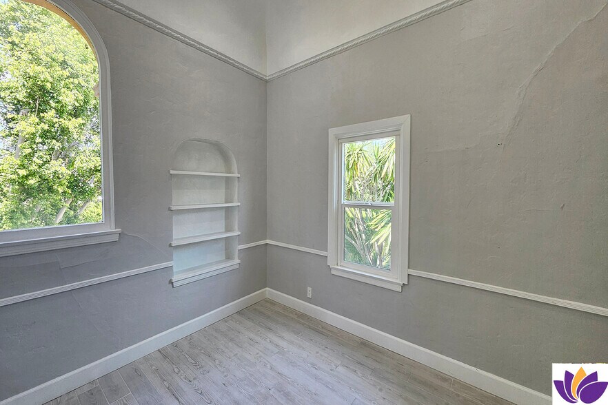 Building Photo - 1152 S Hayworth Ave