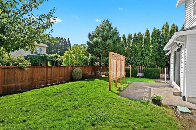 Building Photo - 2136 NE 13th Ave