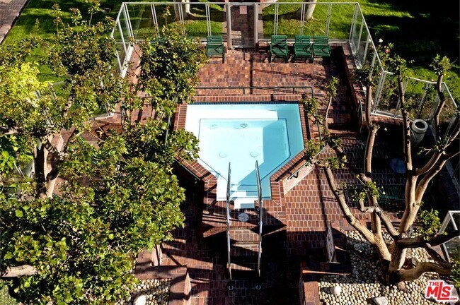 Building Photo - 2960 Neilson Wy