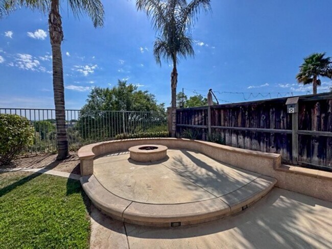 Building Photo - Oversized 5 bedroom Copper Canyon Murrieta...