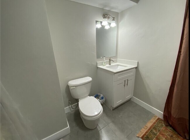 Building Photo - 6046 S Zodiac Dr