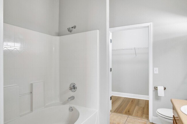 Building Photo - Modern Home Tucked in Neighborhood less th...