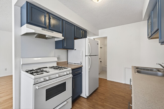 Building Photo - Rosco Apts- 2740