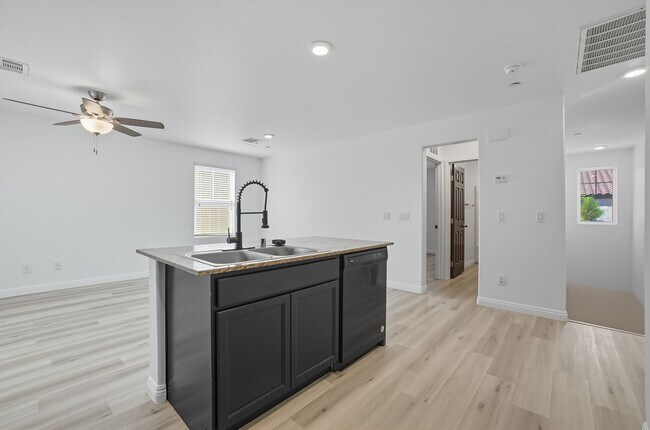 Building Photo - *MOVE IN SPECIAL - $300 OFF FIRST MONTH'S ...