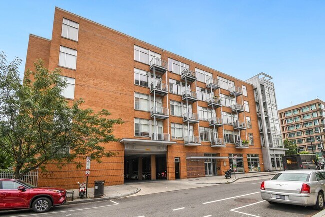 Building Photo - 1390 V St NW