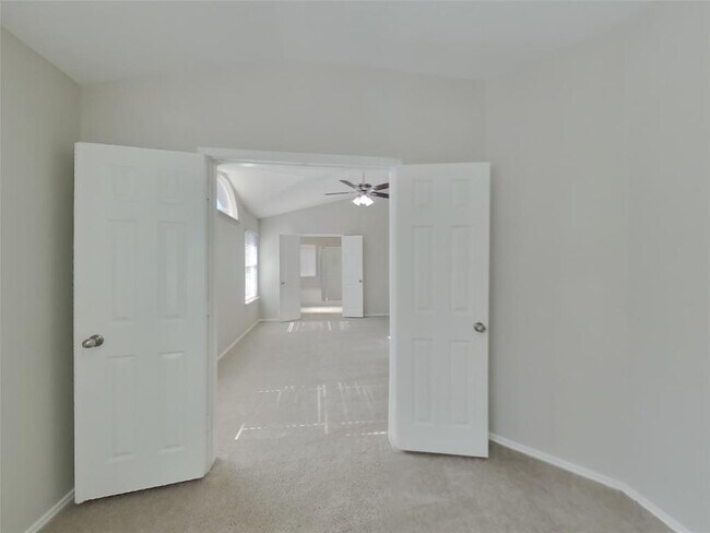 Building Photo - 347 Foster Ln