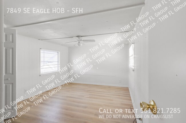 Building Photo - 7849 SE Eagle Ave